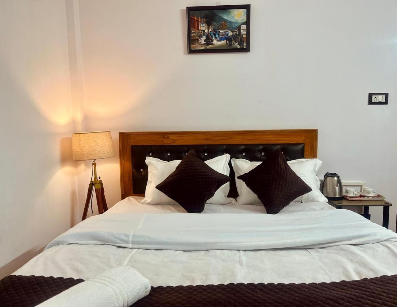 Forest Lodge - 80 Mts From Mall Road Darjeeling  Exterior photo